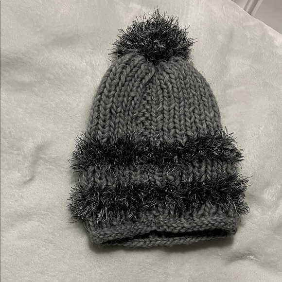 Cozy Gray Knit Pom-Pom Beanie for Kids - Picture 2 of 2
